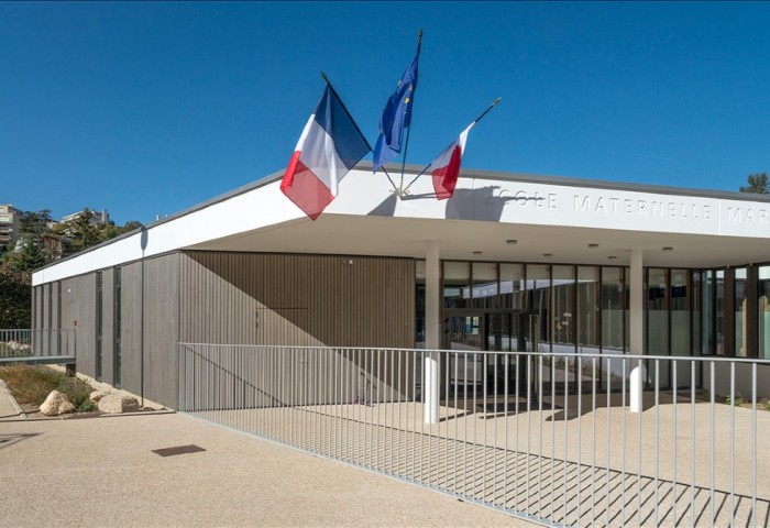 Mit Thermo-Pappel trifft im Schulzentrum von Saint-Germain-en-Laye Ästhetik auf Ökologie